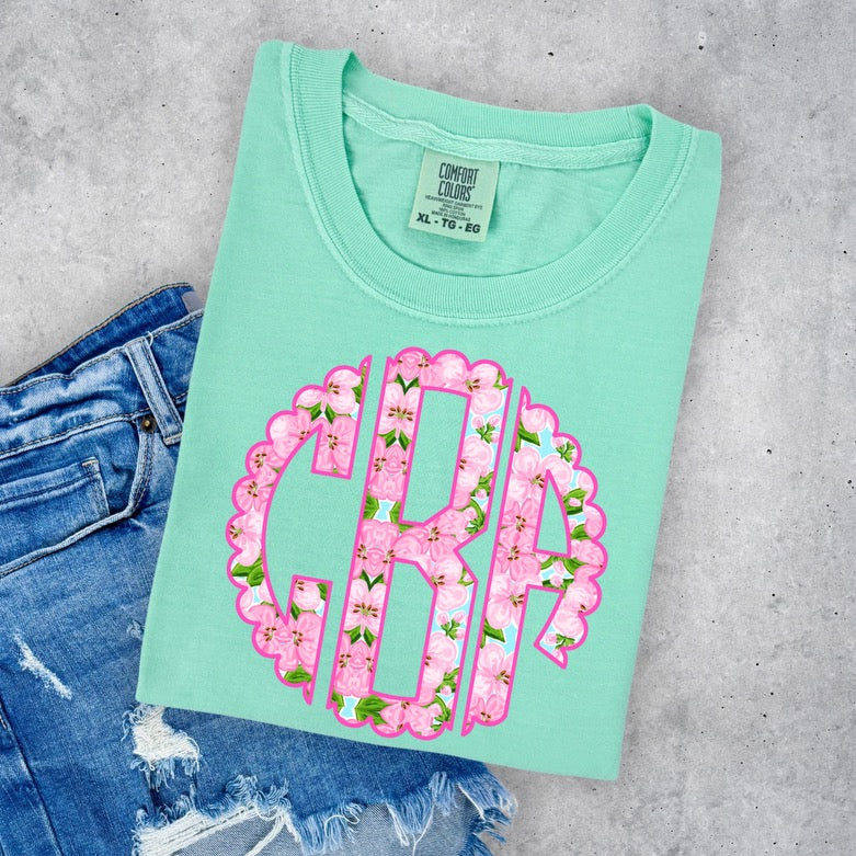 SCALLOP MONOGRAM COMFORT COLOR TEE š